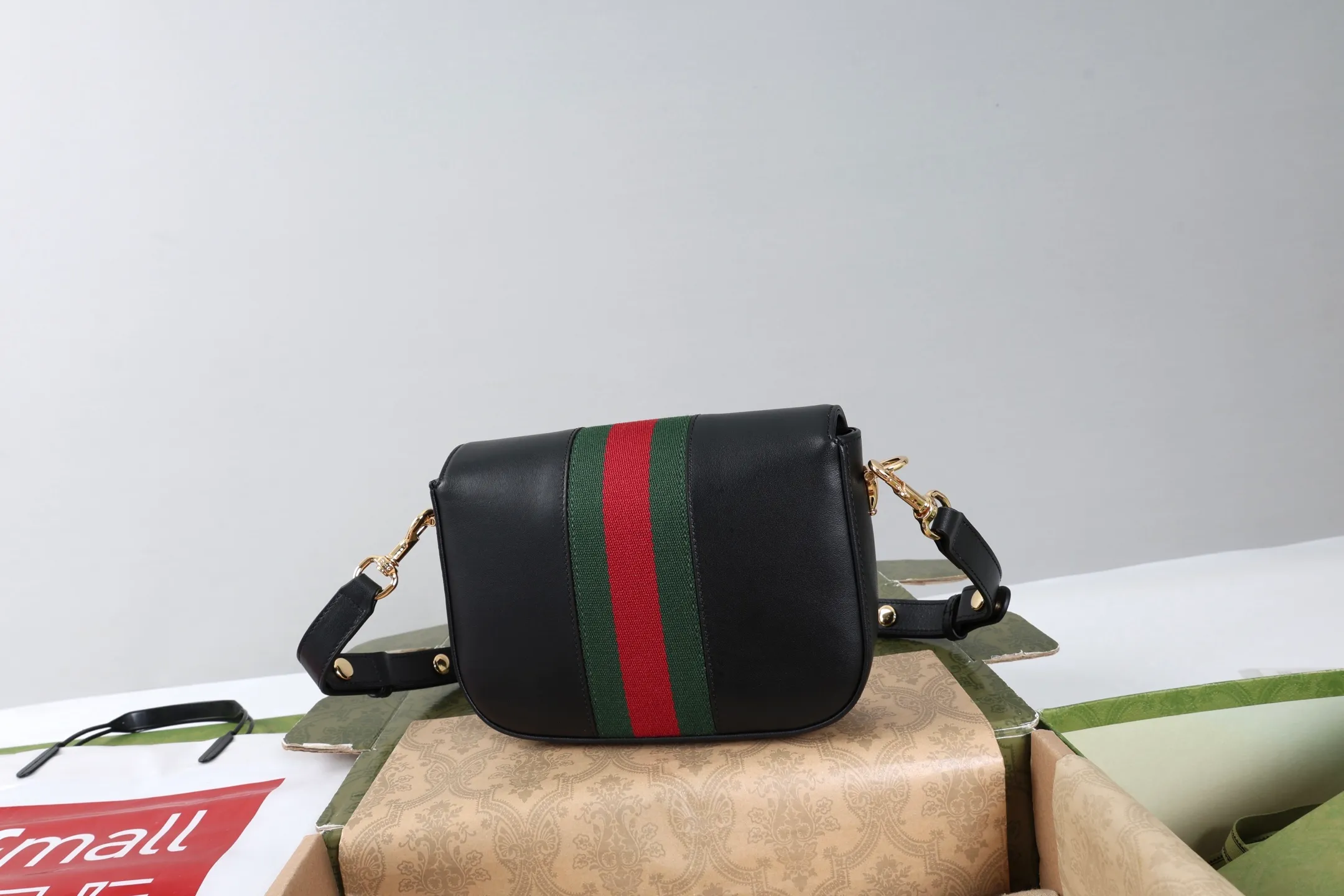 All categories Official website "Brand Women's Bags" Women's Bags 💙 GUCCI 2026 GUCCI new crossbody shoulder bag