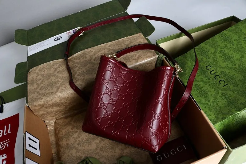 All categories Official website "Brand Women's Bags" Women's Bags 💙 GUCCI 2026 GUCCI new crossbody shoulder bag