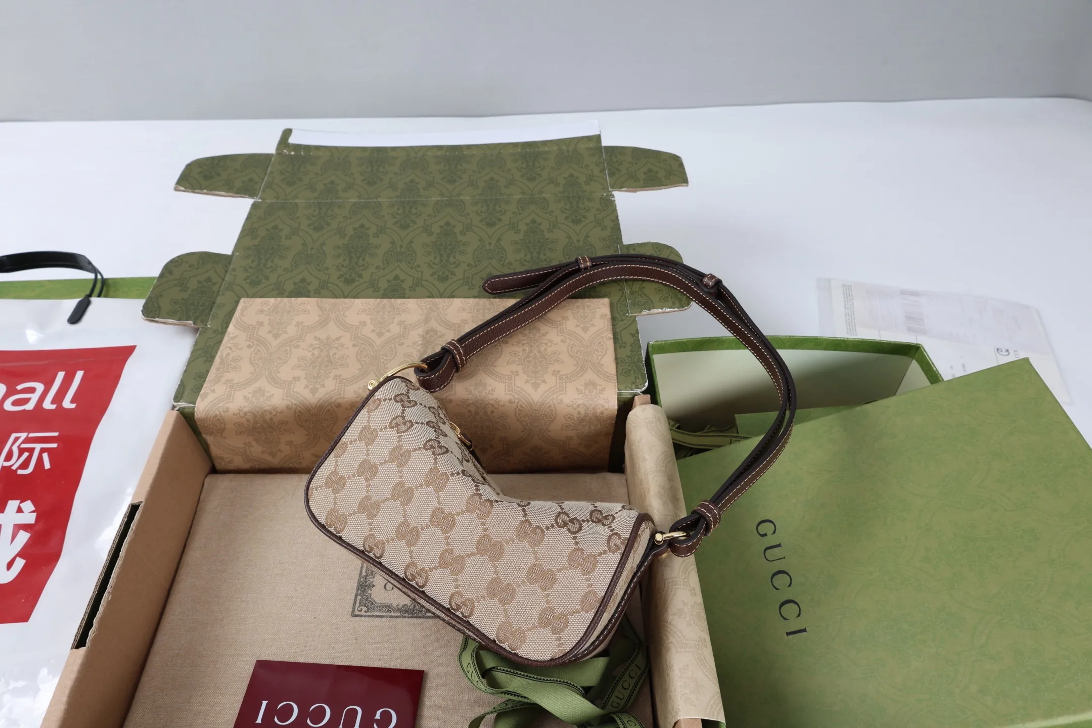 All categories Official website "Brand Women's Bags" Women's Bags 💙 GUCCI 2026 GUCCI new crossbody shoulder bag