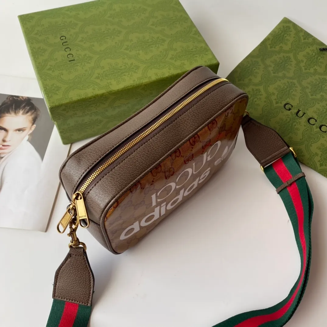 All categories Official website "Brand Women's Bags" Women's Bags 💙 GUCCI 2022 Official New Style Gucci Crossbody Bag Wholesale 58001800 High Quality Specifications: 24-15-7.5CM