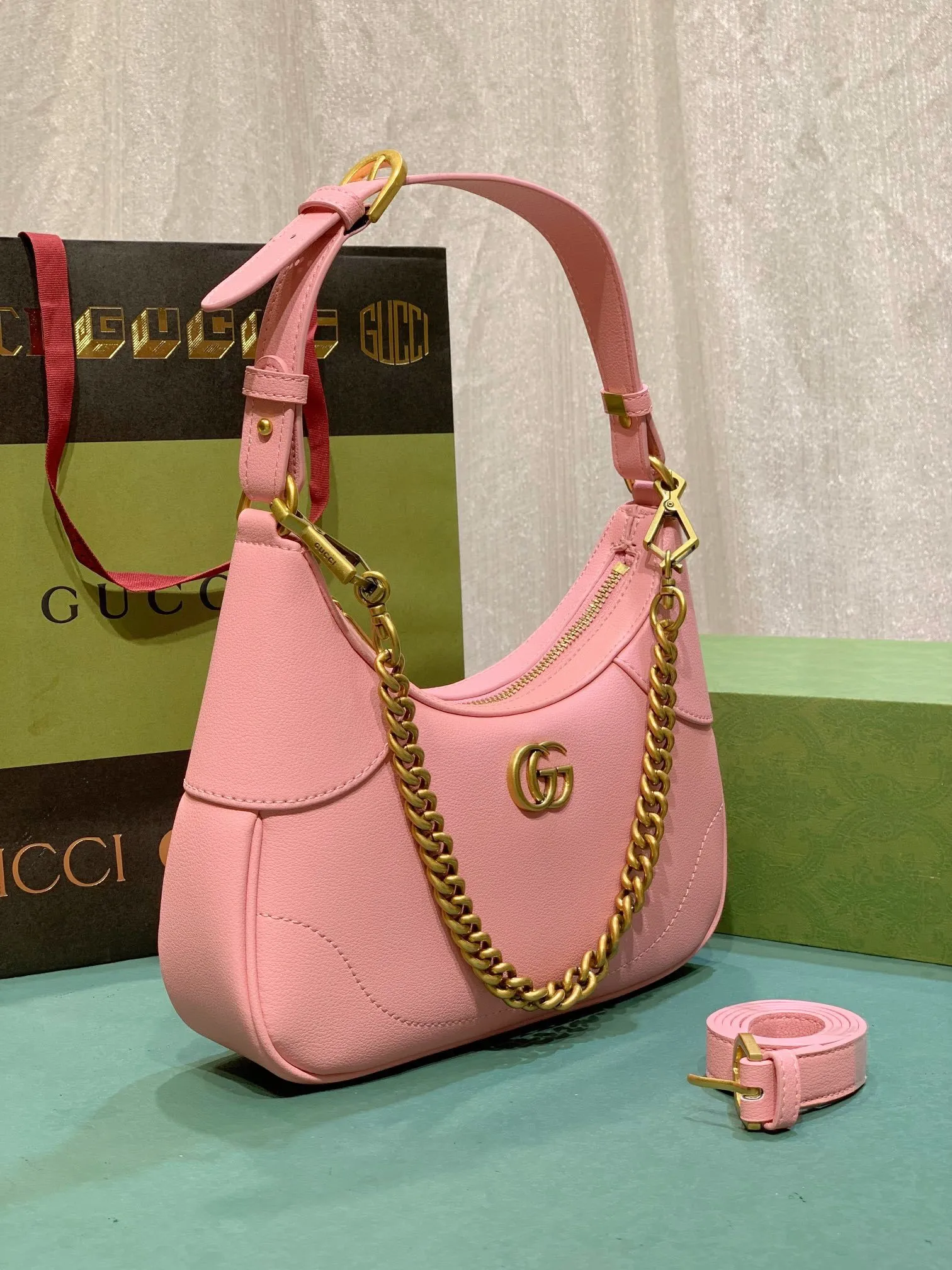 All categories Official website "Brand Women's Bags" Women's Bags 💙 GUCCI 2024 latest GUCCI crossbody bag