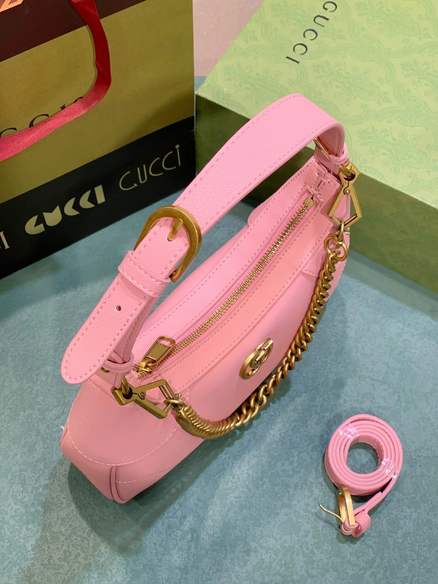All categories Official website "Brand Women's Bags" Women's Bags 💙 GUCCI 2024 latest GUCCI crossbody bag