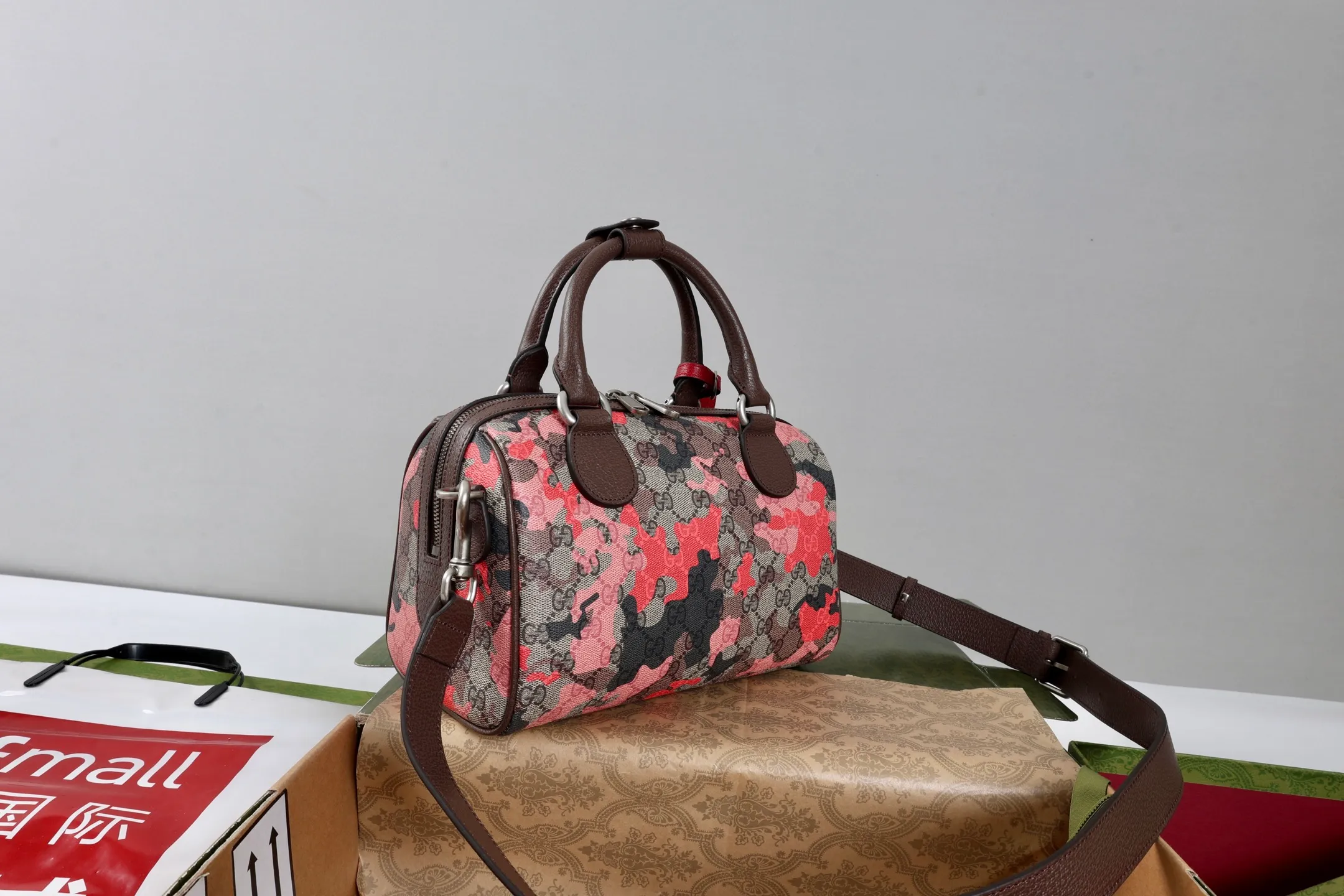 All categories Official website "Brand Women's Bags" Women's Bags 💙 GUCCI 2026 GUCCI new crossbody shoulder bag