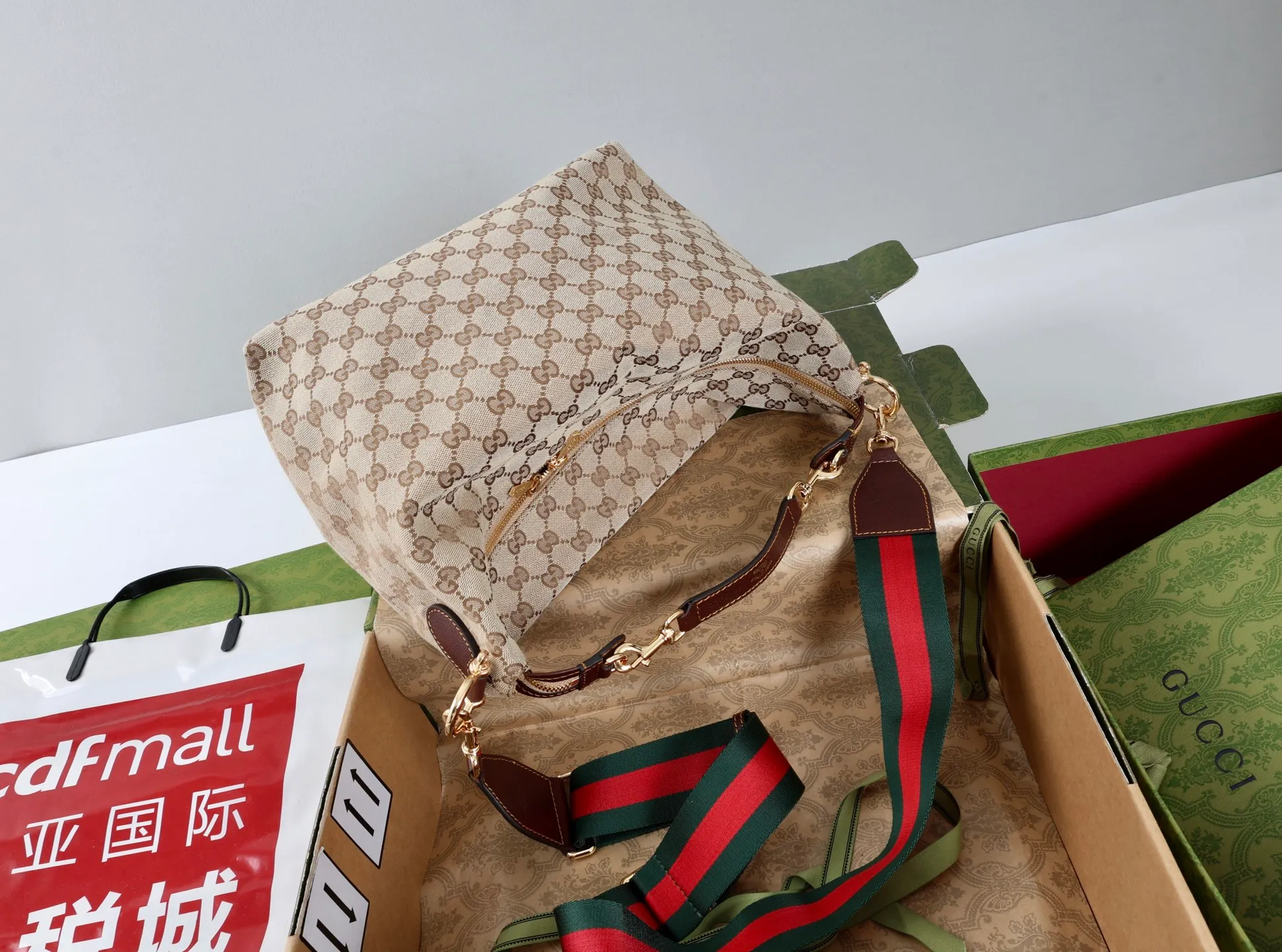 All categories Official website "Brand Women's Bags" Women's Bags 💙 GUCCI 2026 GUCCI new crossbody shoulder bag