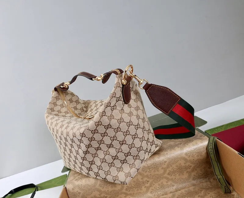 All categories Official website "Brand Women's Bags" Women's Bags 💙 GUCCI 2026 GUCCI new crossbody shoulder bag