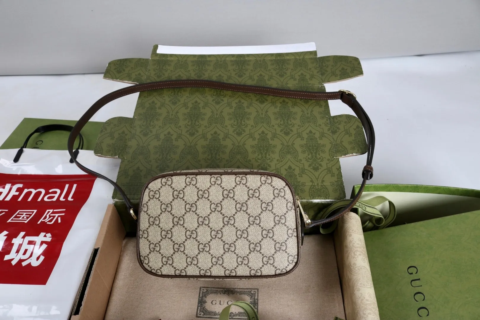 All categories Official website "Brand Women's Bags" Women's Bags 💙 GUCCI 2026 GUCCI new crossbody shoulder bag