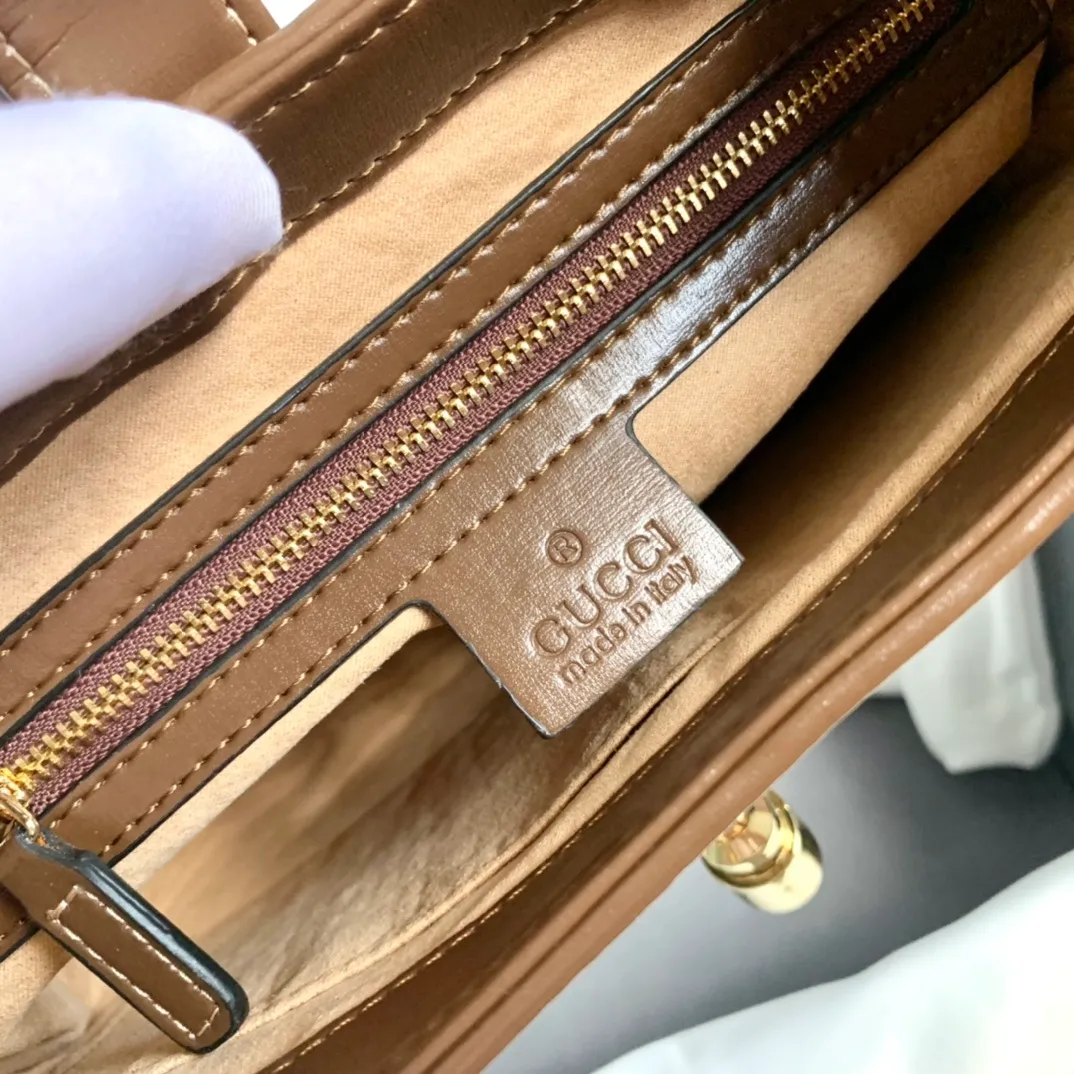All categories Official website "Brand Women's Bags" Women's Bags 💙 GUCCI 2022 official new Gucci underarm bag wholesale Original order quality 58002000 Size: 28-19-4.5 Cm