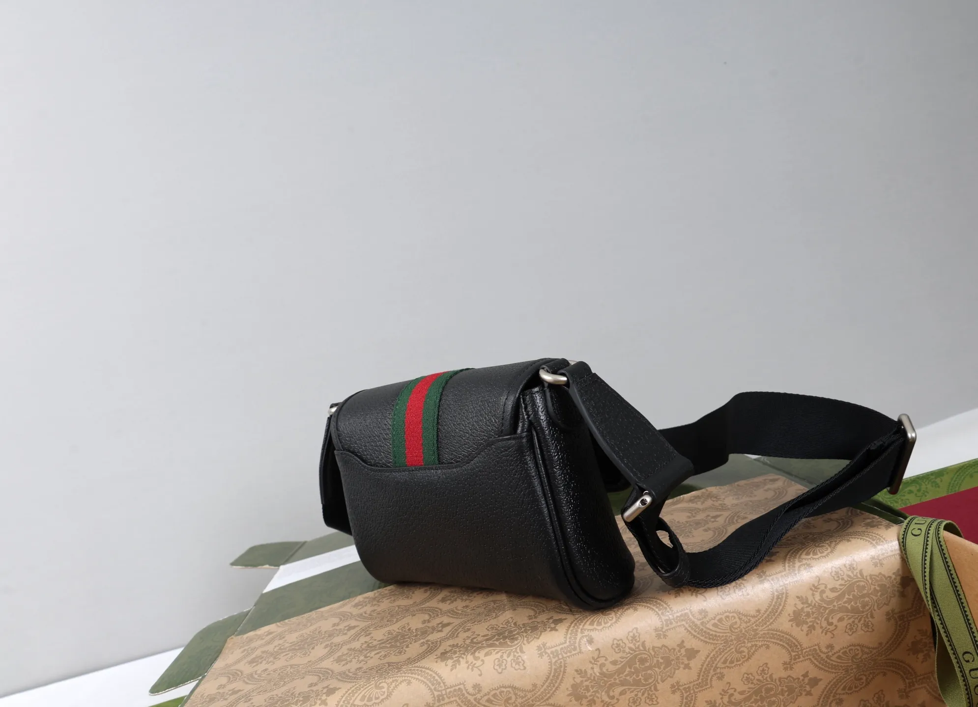 All categories Official website "Brand Women's Bags" Women's Bags 💙 GUCCI 2026 GUCCI new crossbody shoulder bag