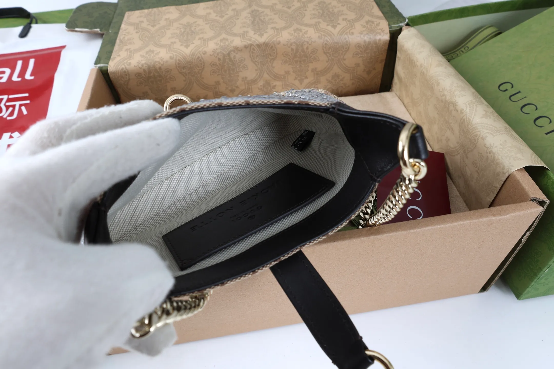 All categories Official website "Brand Women's Bags" Women's Bags 💙 GUCCI 2026 GUCCI new crossbody shoulder bag