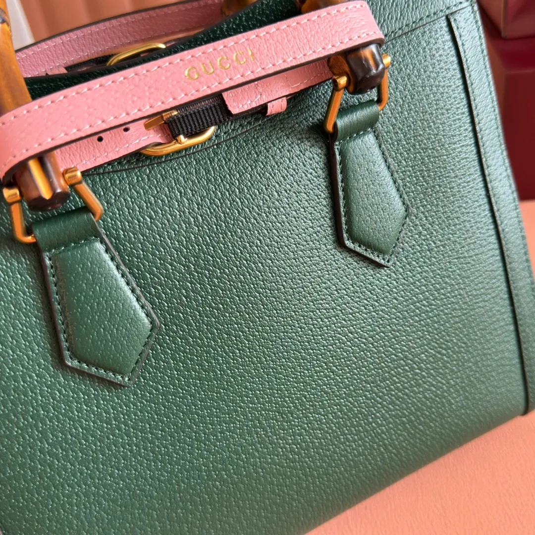 p1580. 📣📣📣【Original leather accessories🌈Full set of counter packaging】🔥🔥Small tote bag combines two recognizable brand elements, bamboo handles and double G accessories. "The blue leather material contrasts with the two khaki buckles, highlighting the smart and elegant temperament. Size: 27*24*11cm Model: 702721.