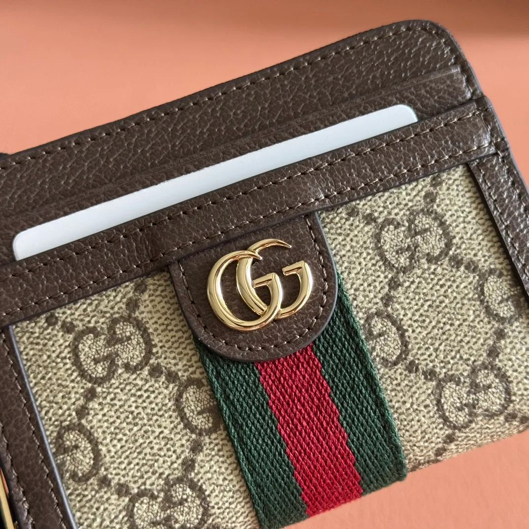 p400. 💋💋💋"With full set of original counter packaging" [New Product] The Ophidia series eye-catchingly presents novel silhouettes and practical functional designs. It is ingeniously interpreted in iconic beige and dark brown colors to create soft-textured accessories. This wallet is one of its masterpieces. Beige and Ancora soft GG Supreme, Rosso Ancora leather trim, light gold tone accessories, Gucci Ancora lining, Double G webbing, model number: 838489. Dimensions: 11x9x2.5cm. Color: Brown Anchor Red/PVC. Made in Italy