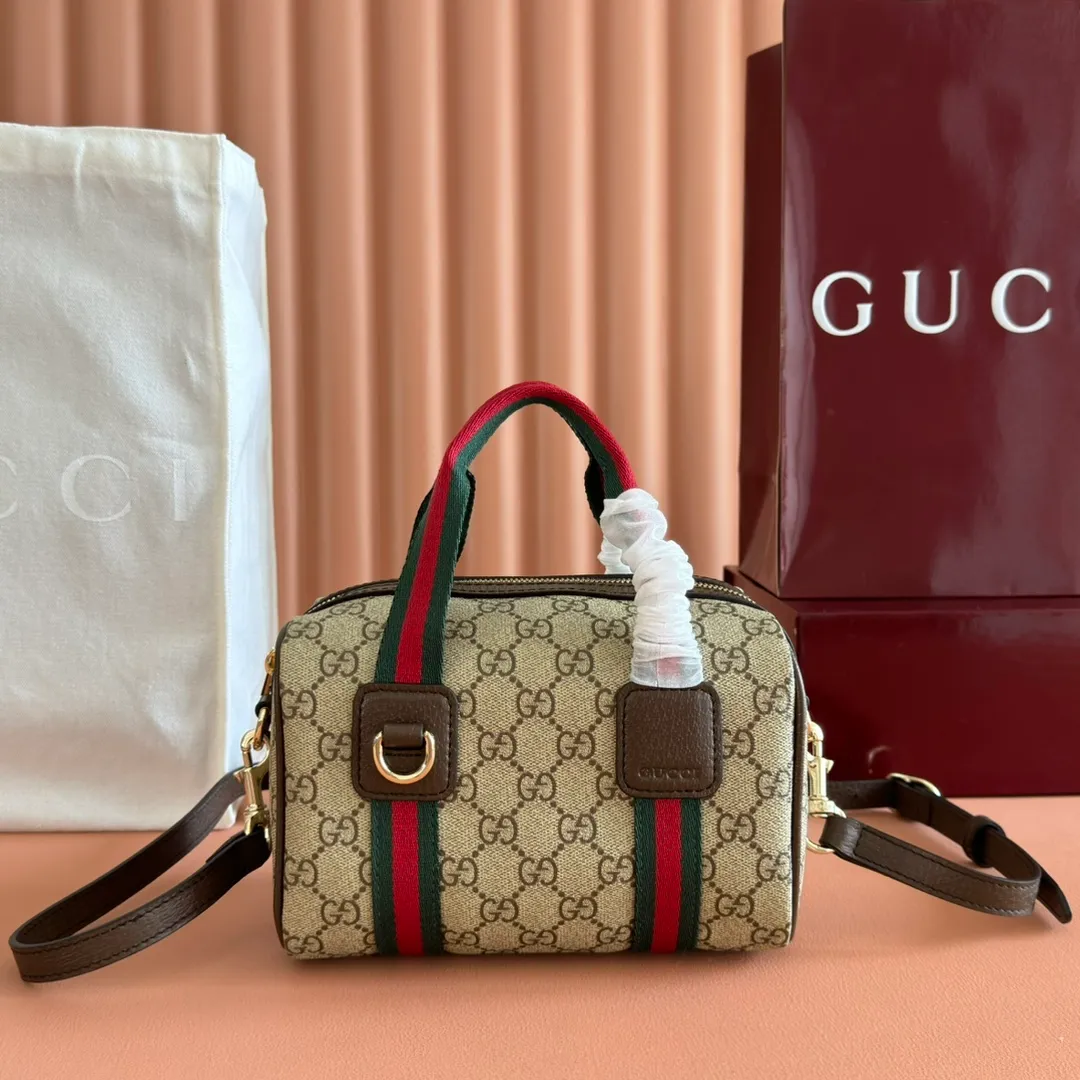 p880. 💋💋💋"With full set of original counter packaging" [New Product] The Ophidia series ingeniously interprets novel silhouettes and functions, with iconic beige and brown colors, creating a bag with soft texture and fashionable style. Beige and dark brown GG monogram coated fabric Brown leather trim Light gold tone hardware Green linen cotton blend lining Double G Web strap Interior: One card compartment Leather shoulder strap Height: 47 cm Zip closure Ident.: 838480. Dimensions: 21cm (width) x 12.5cm (height) x 5cm (depth) Weight: approx. 327g Color: Brown/PVC. Made in Italy