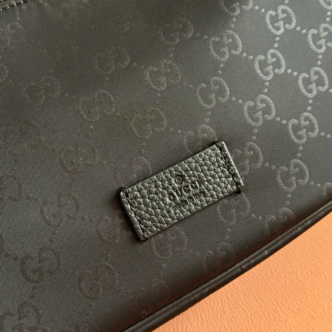 p700📣📣📣 (with complete cabinet packaging) [gucci Gucci]‼ G Home 👉New style. The market's top exclusive goods control, special/counter quality 💯Using imported cowhide, original hardware! Exquisite workmanship. 💯Exclusive physical photos📷👉The quality can be seen in the picture👄👄😘😘. Style number: 449132. Size: 24*13*15. Color: Gram-pressed cloth.