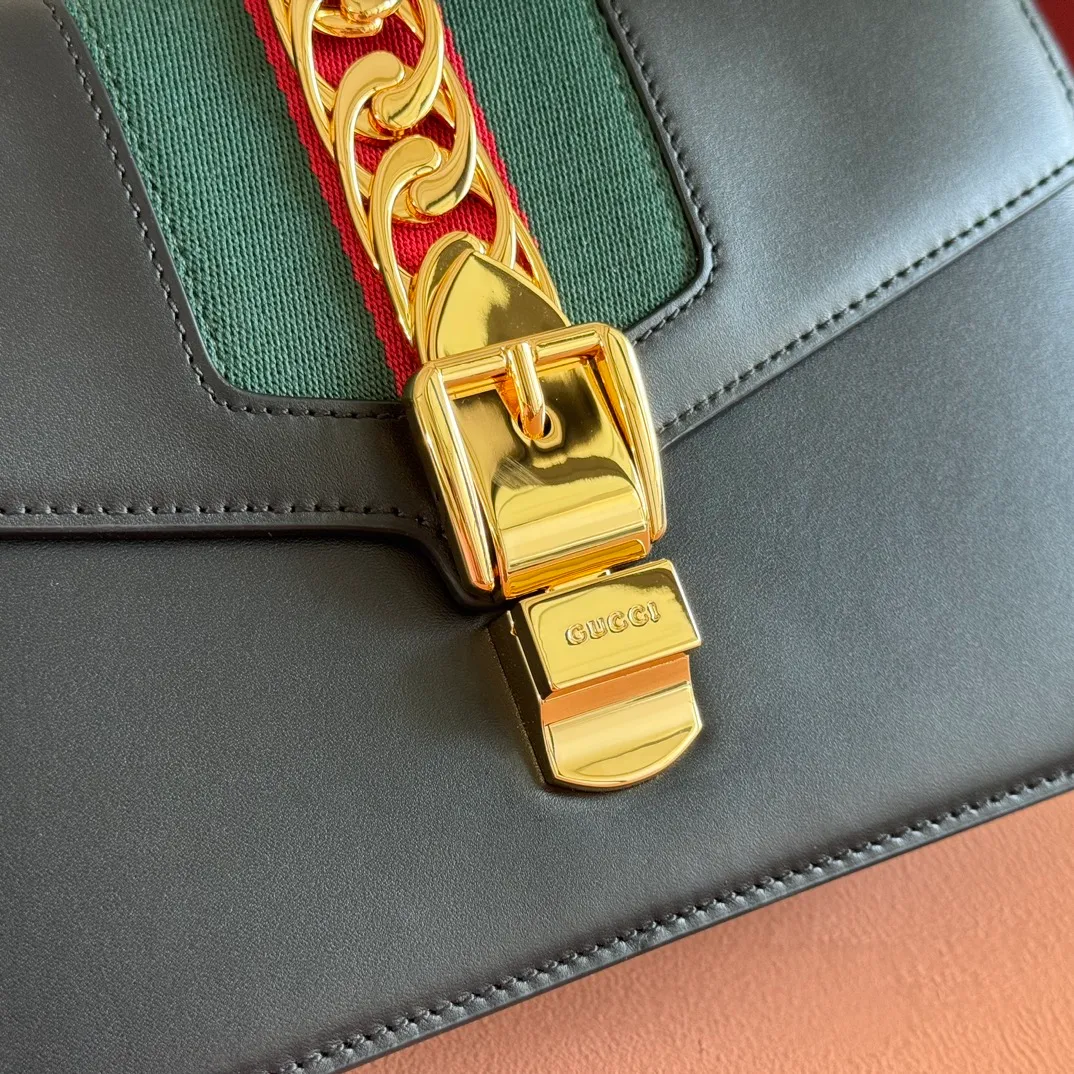 p1360. 💋💋💋【Original leather with complete packaging】‼ G Home 👉New style. The market's top exclusive goods control, special/counter quality 💯Using imported cowhide, original hardware! Exquisite workmanship. 💯Exclusive physical photos📷👉The quality can be seen in the picture👄👄😘😘. Style number: 421882. Dimensions: width 25.5*height 17*side width 8. Color: black.