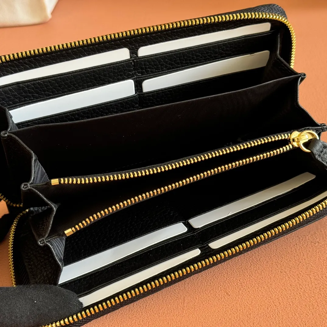 p480. 💋💋💋🔥"With full set of original green box packaging"🔥[New style] GG Emblem series super soft pink embossed/full leather wallet model: 821803. Dimensions: 19 (length) x 10 (width) x 2.5cm (thickness) Color: black full leather/original leather. Made in Italy