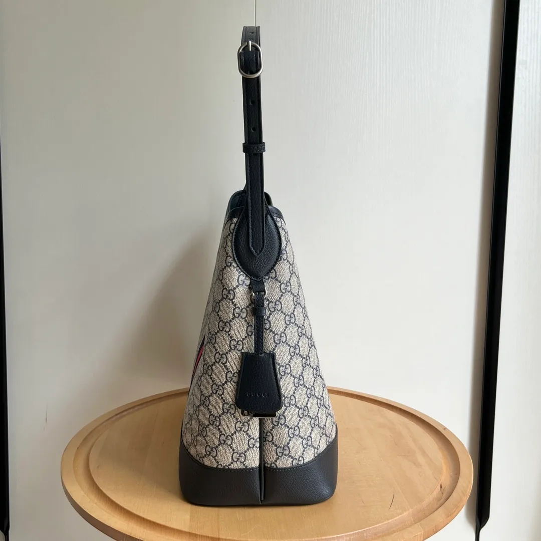 Actual shot #💰300 Model 781392 Large Size 34/32/17cm Gucci Ophidia hobo underarm bag Today’s aura is given by hobo! ! ! This bag really blends into daily life, casual and fashionable. The bag has a large capacity but is light and compact, which can be very suitable for daily outings. The shoulder straps are longer than ordinary armpit bags and can be adjusted. I fell in love at first sight and can be used fashionably at the same time!