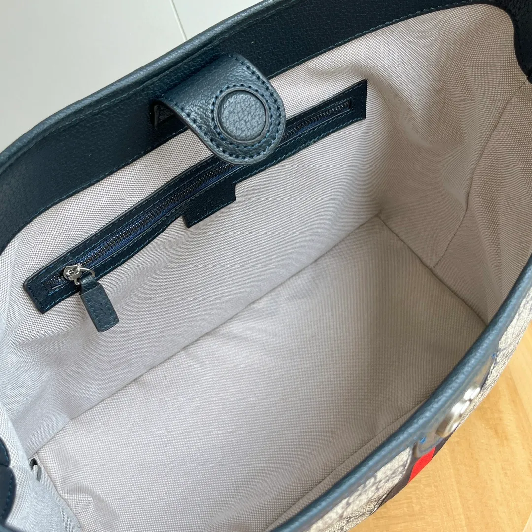 Actual shot #💰300 Model 781392 Large Size 34/32/17cm Gucci Ophidia hobo underarm bag Today’s aura is given by hobo! ! ! This bag really blends into daily life, casual and fashionable. The bag has a large capacity but is light and compact, which can be very suitable for daily outings. The shoulder straps are longer than ordinary armpit bags and can be adjusted. I fell in love at first sight and can be used fashionably at the same time!