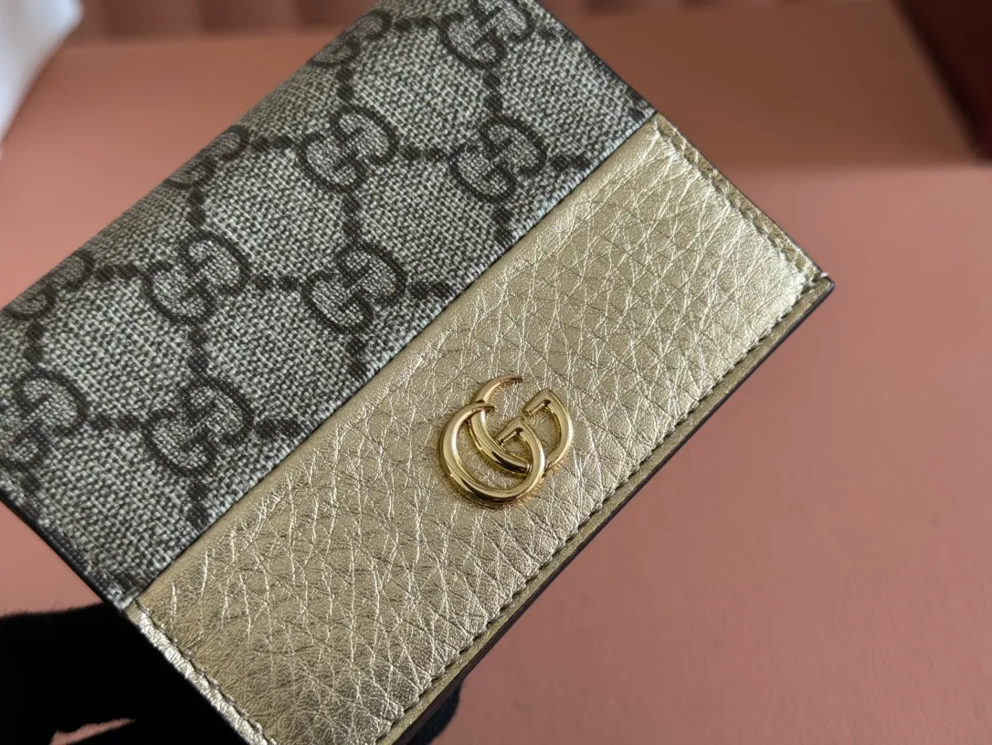 p400. 💋💋💋【Original leather accessories🌈(Cdfmall Sanya Duty Free Store Handbag)🔥🔥Have you got this addictive beautiful bag? GG Marmont series, ‼️elegant and exquisite design has captured the hearts of many girls! It is also a must-have versatile item for global experts! Super awesome! Model: 658610. Size: 11*8, 2.5cm.