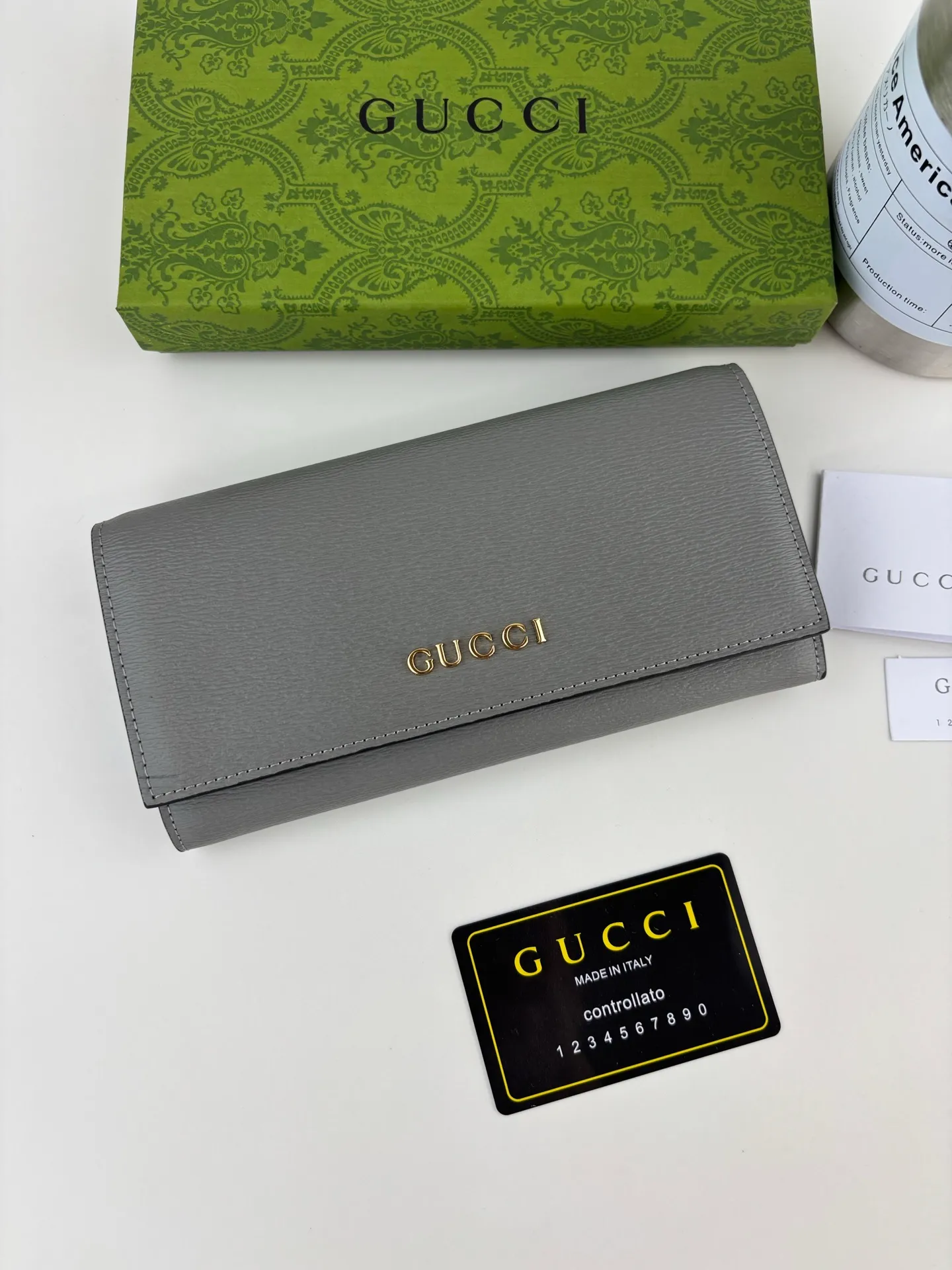 💰170 GUCCl long clip wallet with handwritten Gucci logo. Exploring self-expression with unlimited possibilities has become the spiritual connotation of brand design. Crafted from gray leather, this long clip is embellished with a gold-toned handwritten Gucci logo-shaped hardware, adding a touch of the brand's signature charm to the entire design. Gray leather, gold-tone hardware, taffeta lining, script Gucci logo detail. INTERIOR: Twelve card compartments, two bill compartments, two separate internal compartments and a zipped coin pocket, this classic piece features snap closure Style number: 772638 Dimensions: 19cm x 10cm x 3.5cm Colour: Gray