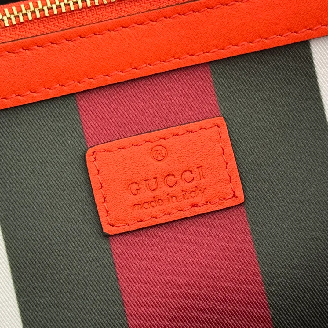 p980. 💋💋💋"With full set of original counter packaging" [New product] GG Emblem series reinterprets the brand's timeless elegance and exquisite craftsmanship. Inspired by the equestrian world, this tote bag features an adjustable top handle with numbered eyelets. New GG monogram coated fabric in beige and dark brown Orange leather trim with contrast stitching Light gold tone hardware Red and green webbing cotton lining The bag pictured is sold separately and does not come with the bag charm. Also features D-ring for hanging removable items Adjustable handle with numbered eyelets (height: 21.5 cm - 31.5 cm) Interior: two compartments and one central zipped compartment Magnetic snap closure Ident.: 815213. Dimensions: 38cm (width) x 25cm (height) x 15cm (depth) Weight: about 0.85kg Color: brown orange PVC/original leather. Made in Italy
