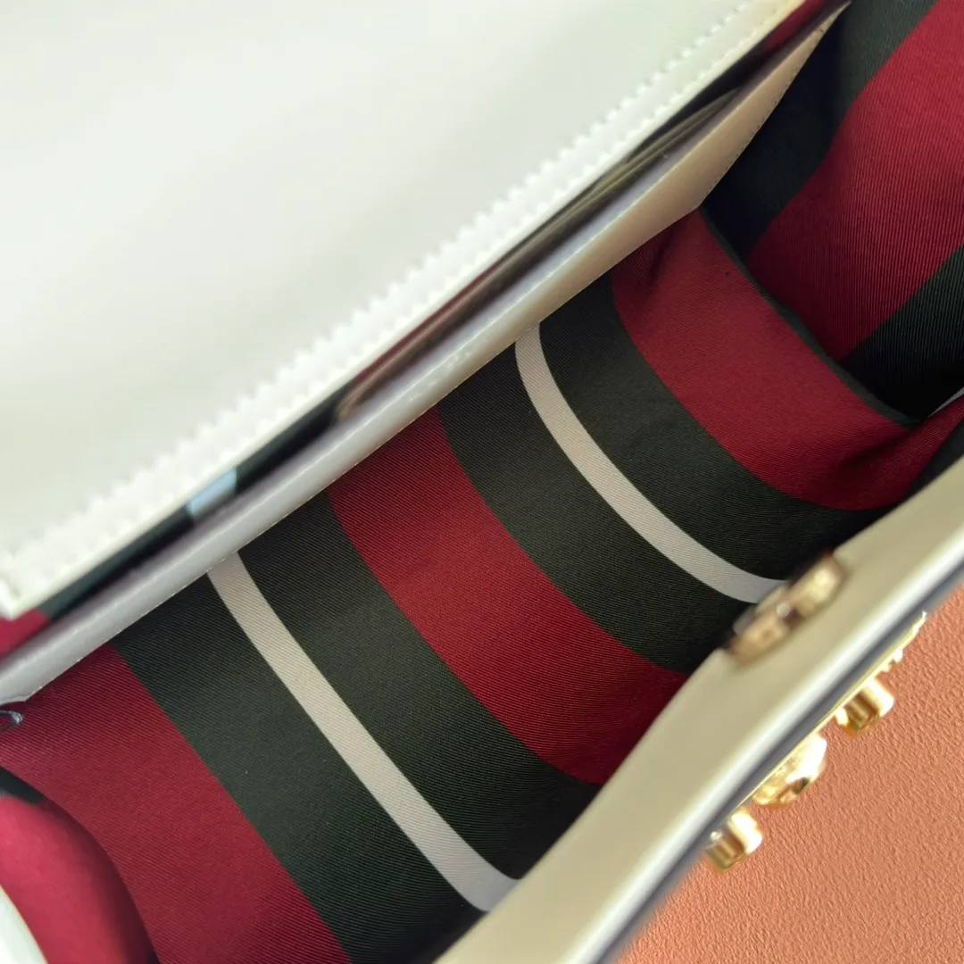p1100. 💋💋💋Original leather [equipped with full counter packaging] The Padlock series has launched a variety of fashionable bags with various carrying methods, adding color to the 2025 early autumn series. This tote is lined with webbing, reminiscent of the brand's signature pattern. Off-white and dark brown GG monogram coated fabric Off-white leather trim Light gold tone hardware Red and green webbing cotton lining Interior: One zippered pocket Carry handle (10 cm height) Removable and adjustable leather shoulder strap (height: 114 cm - 124 cm; length: 55 cm - 60 cm) Padlock closure with leather keychain Ident.: 838992. Dimensions: 25.5cm (width) x 17.5cm (height) x 10cm (depth) Weight: approx. 0.6kg Color: brown white pvc. Made in Italy
