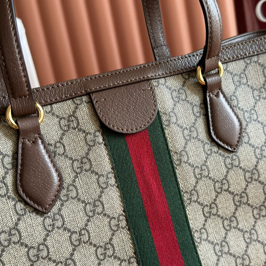 p900. 💋💋💋【Original leather with 🌈(Cdfmall Sanya Duty Free Store Handbag)🔥🔥 💋 Ophidia shopping bag Brown cowhide with GG waterproof fabric to create a retro style, iconic red and green webbing decoration. Model number 631685 brown cloth. Size: 38x28x14cm.