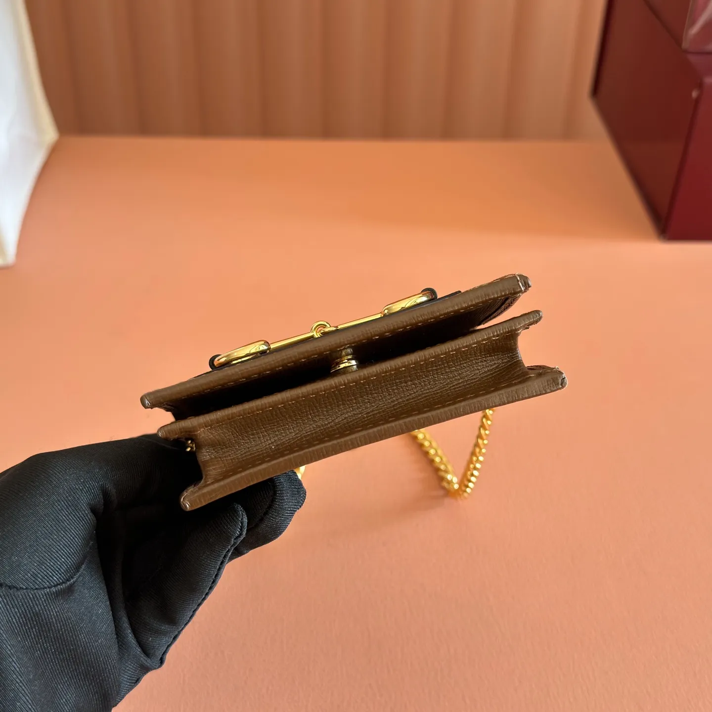 p500. ‼ ️"With full set of original green box packaging"‼ ️G Home👉New style. The market's top exclusive goods control, special/counter quality 💯Using imported cowhide, original hardware! Exquisite workmanship. 💯Exclusive physical photos📷👉The quality can be seen in the picture👄👄😘😘. Style number: 623180. Dimensions: width 11*height 8.5*side width 3. Color: brown. Made in Italy