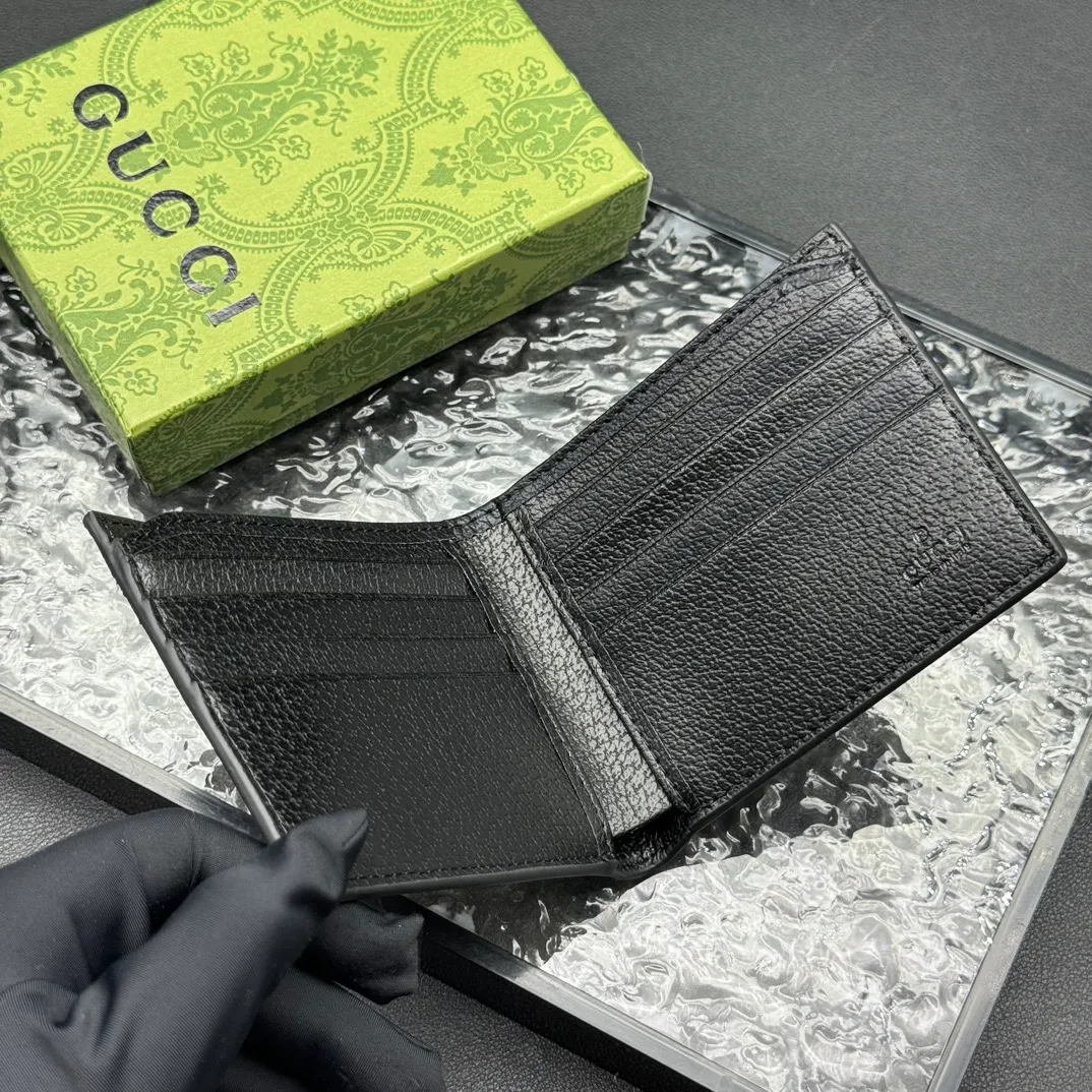 💰120 💎Top original version 🇮🇹GG Marmont series leather bi-fold wallet, Gucci continues to update the color matching, adding more refined tones. In new colors and combinations, the brand uses a modern perspective to reinterpret the classic GG Marmont series. This bifold wallet is crafted from black leather with branded hardware in gold-tone. Black leather, gold-tone hardware, Double G, eight card slots, two bill compartments. Model: 523664. Dimensions: 11x9