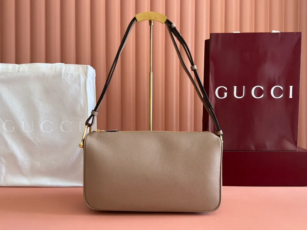 💋💋💋【Original configuration and full counter packaging】Renewed presentation of the Gucci Half Horsebit series. 860787