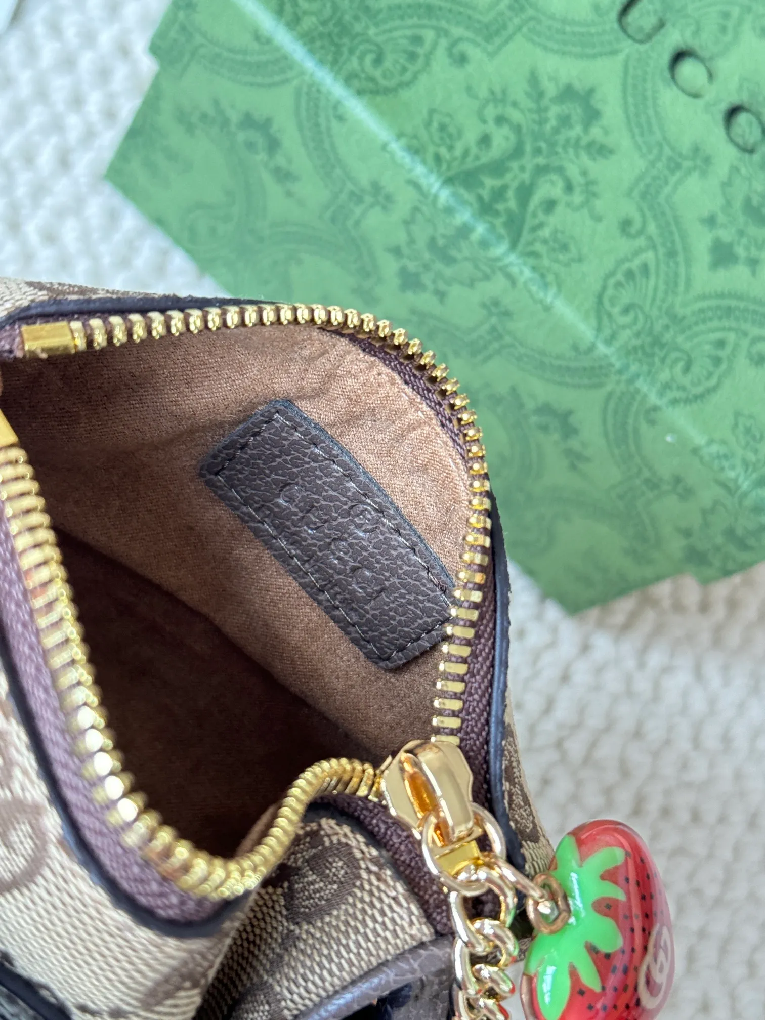 💰180 GUCCI/Gucci new women's beige/ebony canvas strawberry zipper coin purse