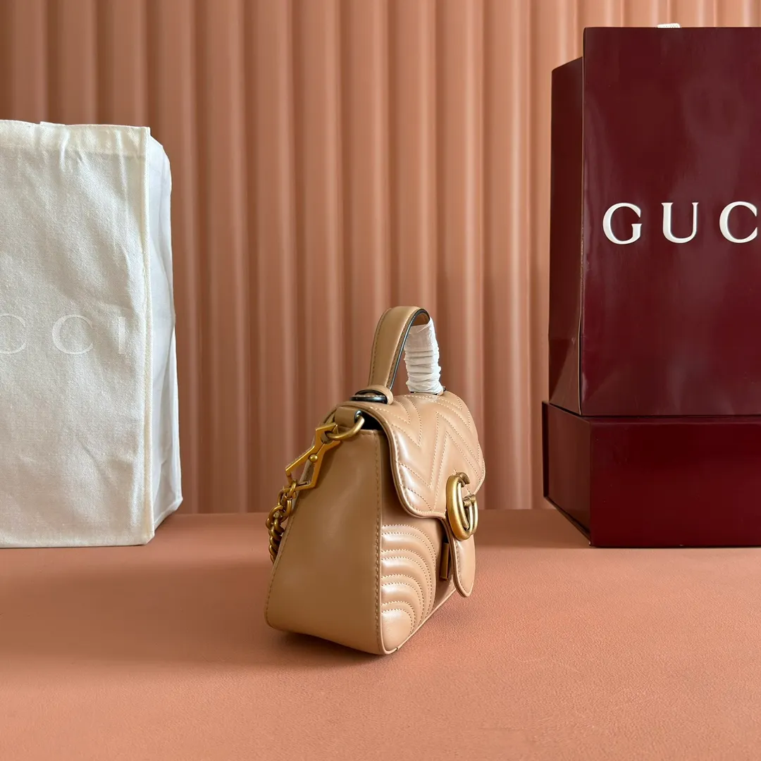 p1280. 📣📣📣【Original leather accessories🌈Full set of counter packaging】🔥🔥 ‼ ‼ "Marmont Italian Original Leather"‼ ‼ Have you picked up the addictive Gucci bags? The elegant and exquisite design of the GG Marmont series has captured the hearts of many girls! At the same time, it is also a must-have versatile item for global experts! Super awesome! Model: 547260. Size: 21*15.5*8. Color: rose