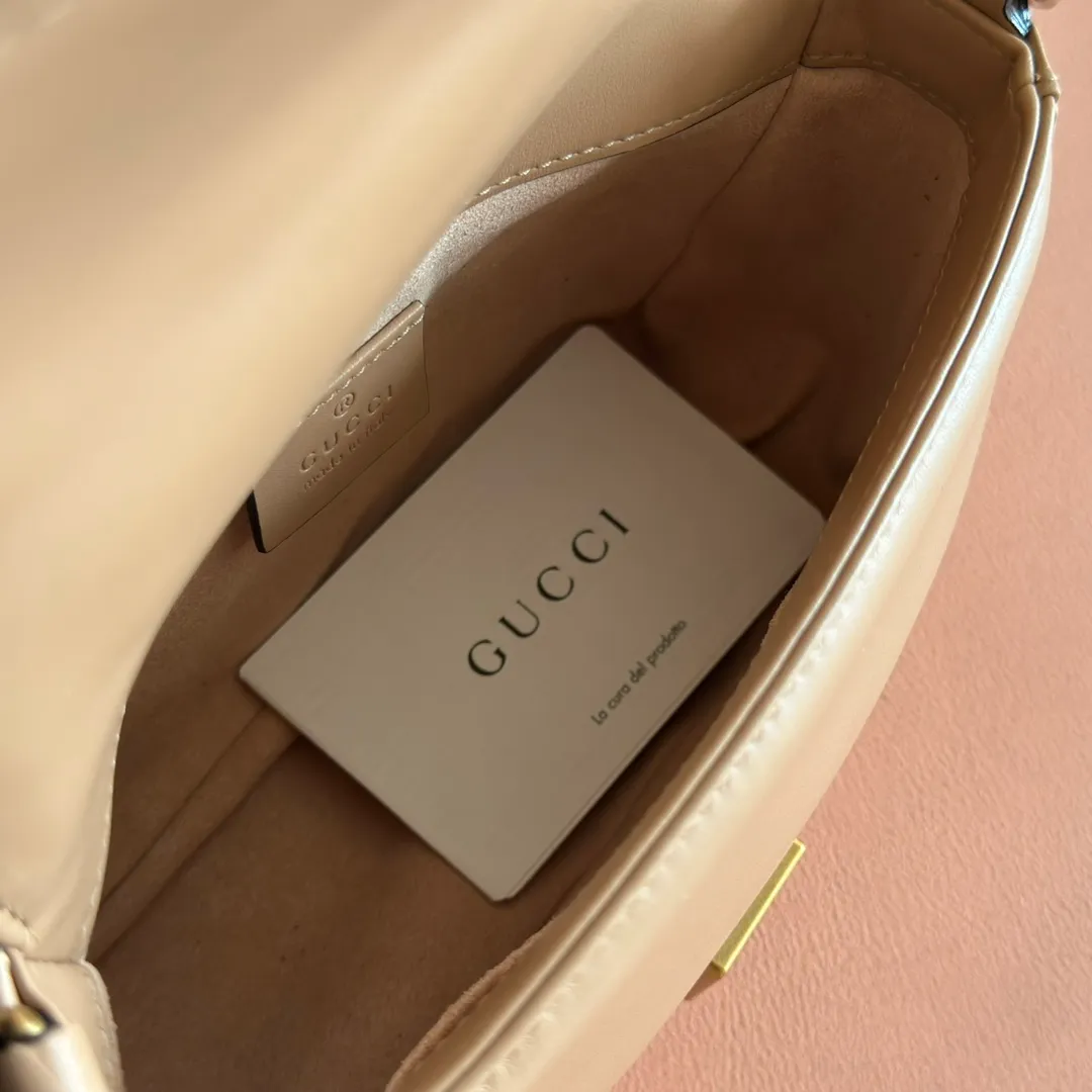 p1280. 📣📣📣【Original leather accessories🌈Full set of counter packaging】🔥🔥 ‼ ‼ "Marmont Italian Original Leather"‼ ‼ Have you picked up the addictive Gucci bags? The elegant and exquisite design of the GG Marmont series has captured the hearts of many girls! At the same time, it is also a must-have versatile item for global experts! Super awesome! Model: 547260. Size: 21*15.5*8. Color: rose