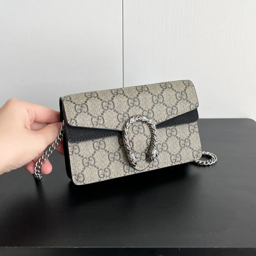 Actual shot #💰260 with box Model: 476432 Black Size: 16.5x10x4.5cm 𝙂𝙪𝙘𝙘𝙞 𝘿𝙞𝙤𝙣𝙮𝙨𝙪𝙨 𝙈𝙞𝙣𝙞 16.5 Xiaogujia’s entry-level small bag is recommended. It’s not worth mentioning. It’s a classic model that can be said to be the symbol of Xiaogujia. The classic mini Dionysian buckle is paired with calfskin. This bag has a very high appearance rate. It is simply a tool for daily wear and is very popular on the street❗️