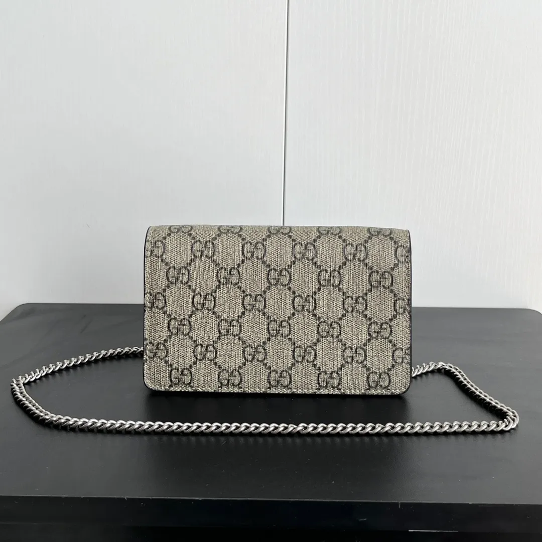 Actual shot #💰260 with box Model: 476432 Black Size: 16.5x10x4.5cm 𝙂𝙪𝙘𝙘𝙞 𝘿𝙞𝙤𝙣𝙮𝙨𝙪𝙨 𝙈𝙞𝙣𝙞 16.5 Xiaogujia’s entry-level small bag is recommended. It’s not worth mentioning. It’s a classic model that can be said to be the symbol of Xiaogujia. The classic mini Dionysian buckle is paired with calfskin. This bag has a very high appearance rate. It is simply a tool for daily wear and is very popular on the street❗️