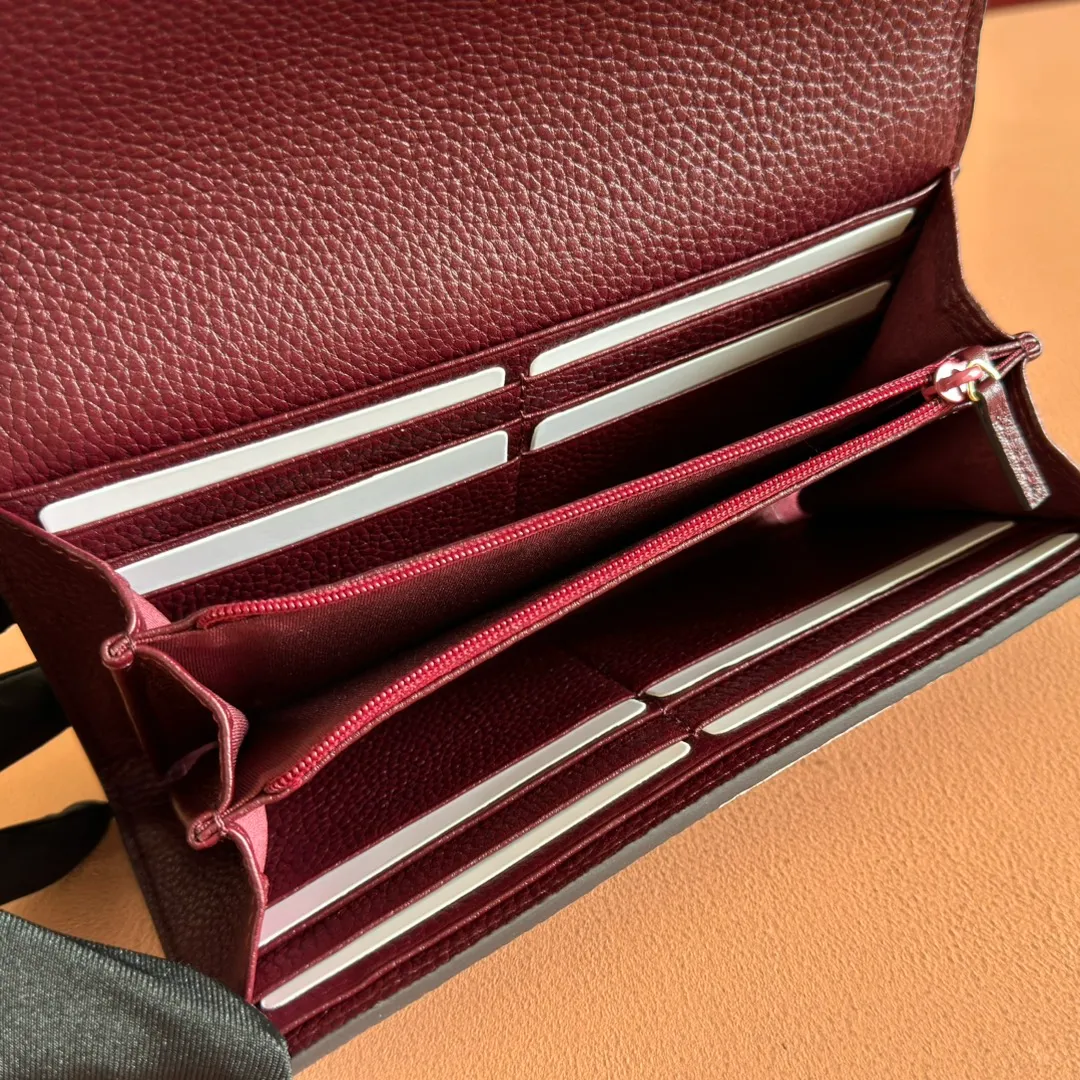 p460📣📣📣 [Original leather with full counter packaging]🔥🔥 ‼ ️The new Ophidia series❣ Made of calfskin imported from Italy, equipped with classic double G hardware, a new style and contour support are now available. A structural shape in which the inner side is divided into intervals. Since the chain strap is removable, it can also be used as a mini bag. ️😘Made from top overseas hardware, 💍Model: 456116 Size: W19xH10xD2.5