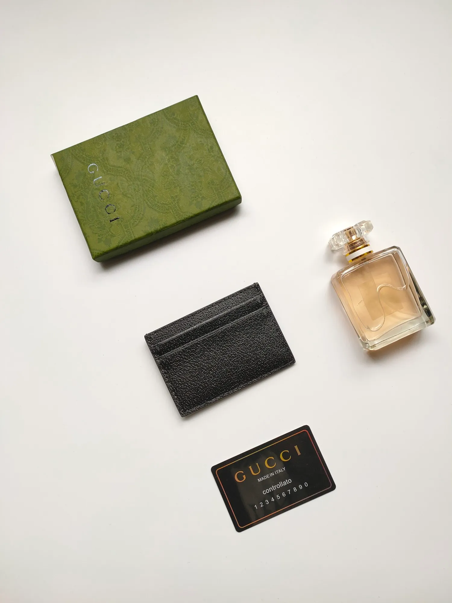 ￥90 💰GUCCI ‼ Counter quality, original single leather, model 436022🥇Card holder 🐂Made of imported iconic hardware metal and wild boar effect calfskin👏🏻Thick to the touch,‼ The printing pattern is clear and distinct😍Color: black leather. Size:w10×h7cm.