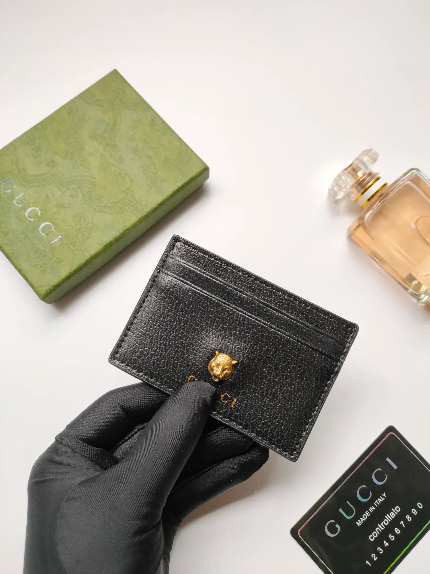 ￥90 💰GUCCI ‼ Counter quality, original single leather, model 436022🥇Card holder 🐂Made of imported iconic hardware metal and wild boar effect calfskin👏🏻Thick to the touch,‼ The printing pattern is clear and distinct😍Color: black leather. Size:w10×h7cm.