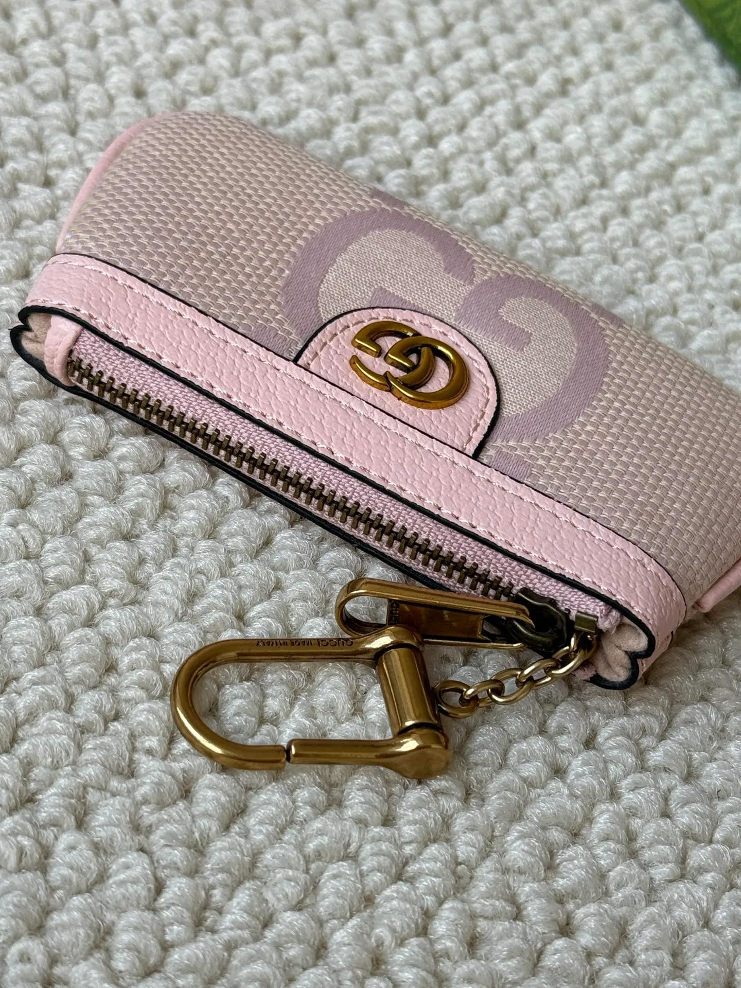 💰140 gucci new small coin purse ~ lipstick bag! Cowhide + PVC with exquisite original factory hardware! Flexible and unique hook buckle, small and exquisite, with great effect. Model: 671722, size: 12x7.5x1.5cm.
