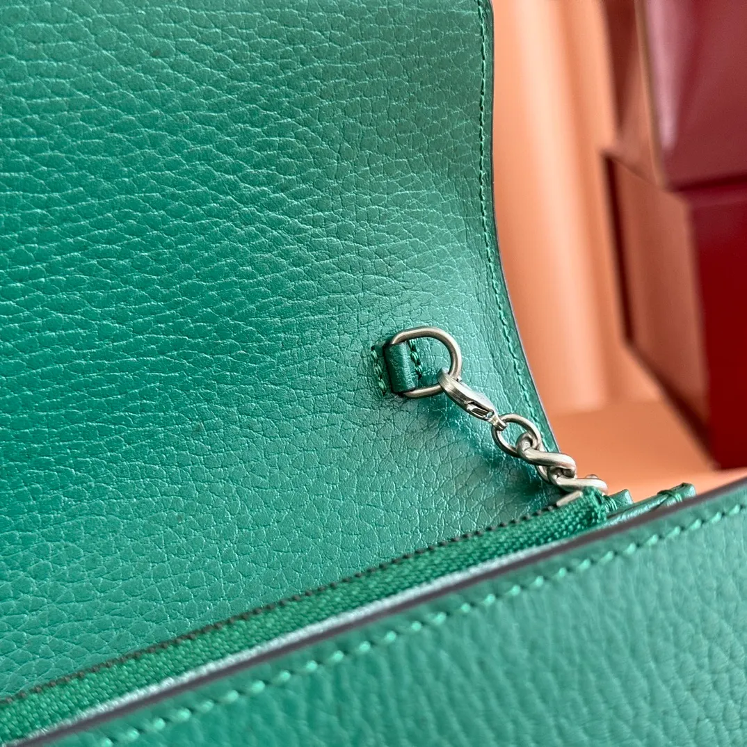 p680. 📣📣📣【Original leather🌈 Equipped with full package at the counter】🔥🔥GG Original leather, ebony double G fabric PVC with leather chain mini handbag/wallet, small bag with detachable shoulder strap, ample internal space, perfect replica of the original, 💯top-grade Italian imported cowhide👉fine workmanship ‼ ️Model: 401231, size: 20*13.5*4cm.