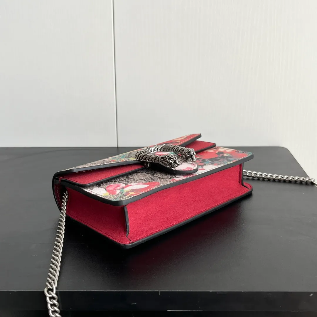 Actual shot #💰240 with box Model: 476432 Date Red Flower Size: 16.5x10x4.5cm 𝙂𝙪𝙘𝙘𝙞 𝘿𝙞𝙤𝙣𝙮𝙨𝙪𝙨 𝙈𝙞𝙣𝙞 16.5 Xiaogujia’s entry-level small bag is recommended. It’s not worth mentioning. It’s a classic model that can be said to be the symbol of Xiaogujia. The classic mini Dionysian buckle is paired with calfskin. This bag has a very high appearance rate. It is simply a tool for daily wear and is very popular on the street❗️