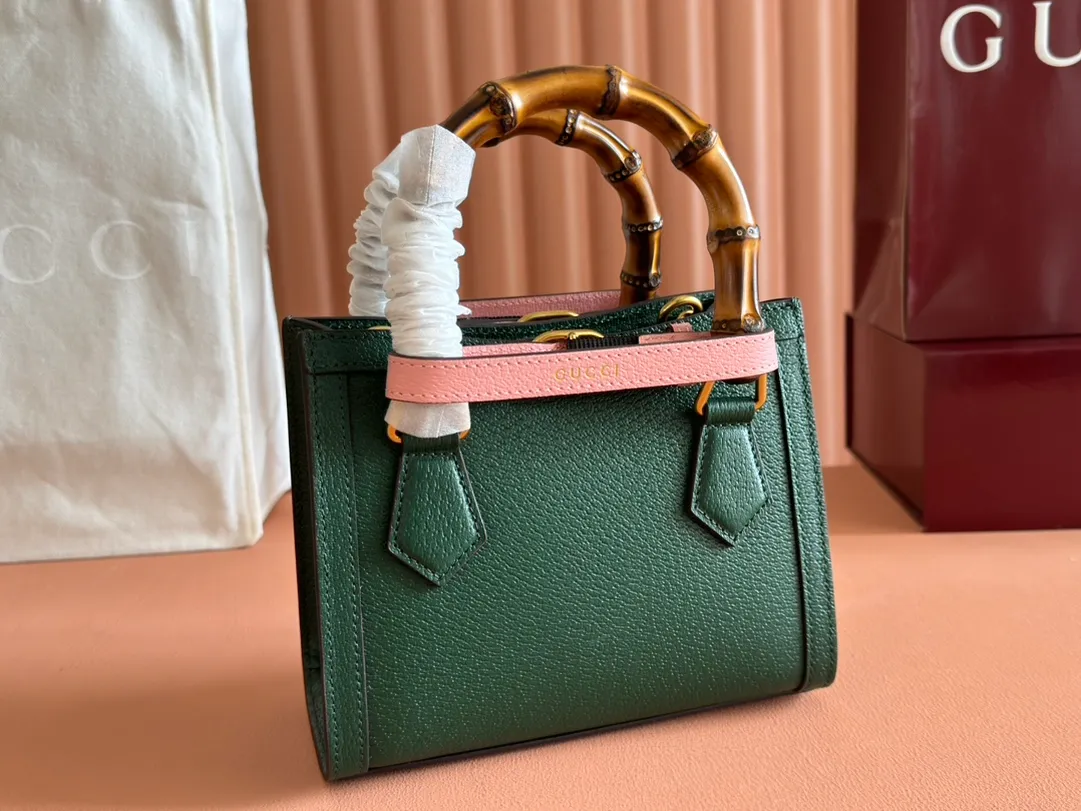 p1420. 📣📣📣【Original leather with complete packaging】🔥🔥Mini tote bag combines two recognizable brand elements, bamboo handles and double G accessories. The blue leather material and two khaki buckles complement each other, highlighting the smart and elegant temperament. Mini size: 20*16*10cm Model: 702732.