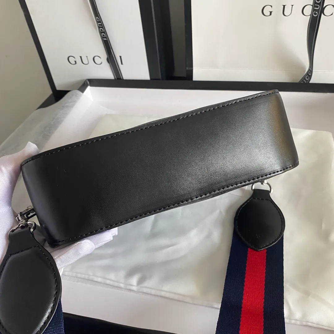 Actual shot #💰220 Model: 574886g Size: 24.5x15x7cm GUCCI gg black series crossbody camera bag is carefully made of soft high-grade PVC waterproof material! The simple design is combined with the brand's classic iconic red and green webbing.