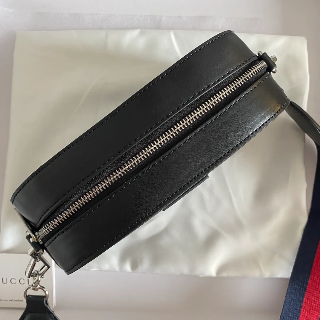 Actual shot #💰220 Model: 574886g Size: 24.5x15x7cm GUCCI gg black series crossbody camera bag is carefully made of soft high-grade PVC waterproof material! The simple design is combined with the brand's classic iconic red and green webbing.