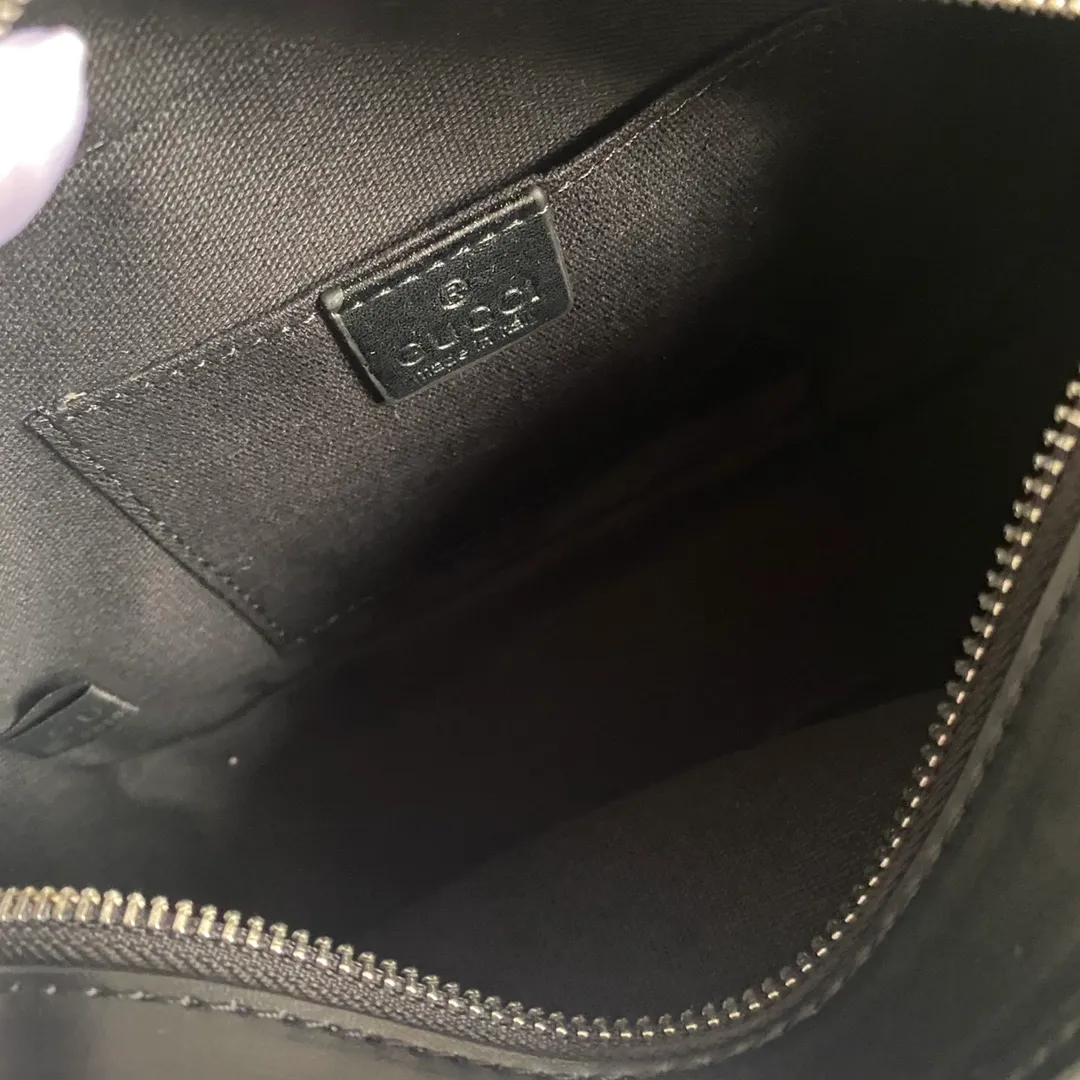 Actual shot #💰220 Model: 574886g Size: 24.5x15x7cm GUCCI gg black series crossbody camera bag is carefully made of soft high-grade PVC waterproof material! The simple design is combined with the brand's classic iconic red and green webbing.