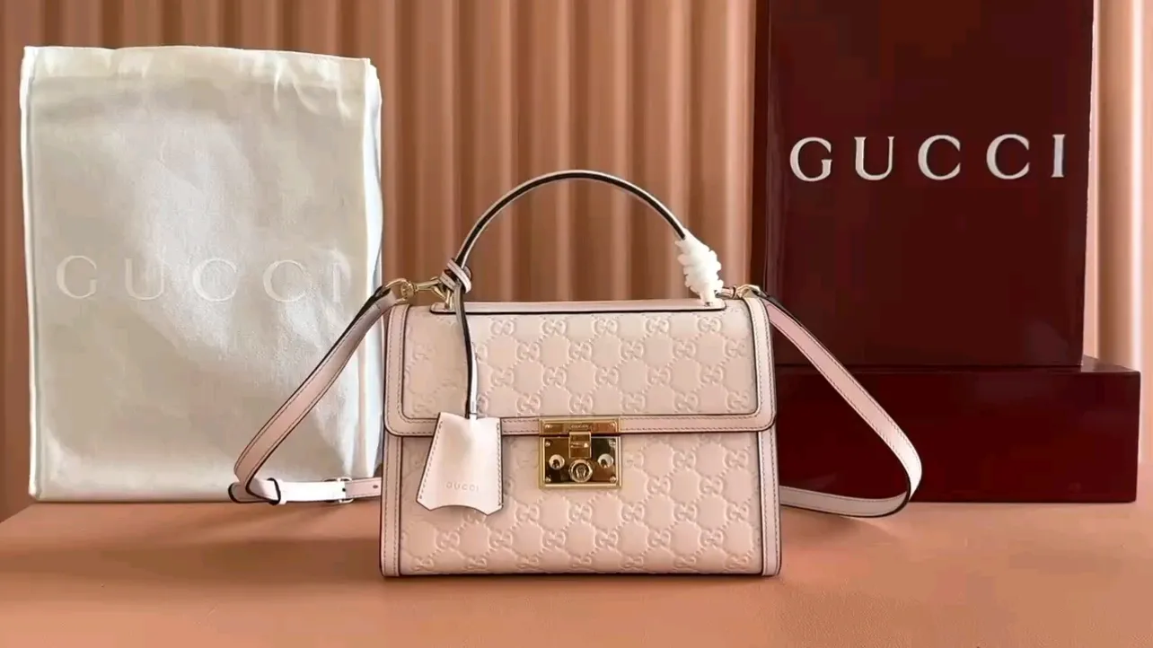 💋💋💋【New】GG Padlock series medium handbag, four-color embossed/original leather is shipped, 🐍Model: 838998. Combination short video