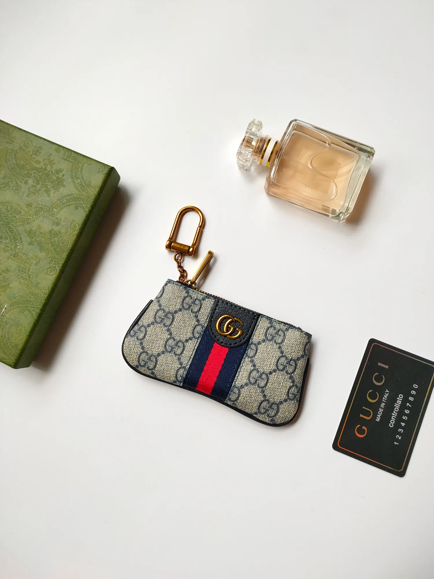 💰130💰 Brand new small coin purse~The lipstick bag is made of Gucci special canvas PVC with red and green webbing, with exquisite original factory bronze double G hardware and flexible and unique hook buckles. It is small and exquisite, but has great effect. Model: 671722, size: 12.5x7x1.5cm