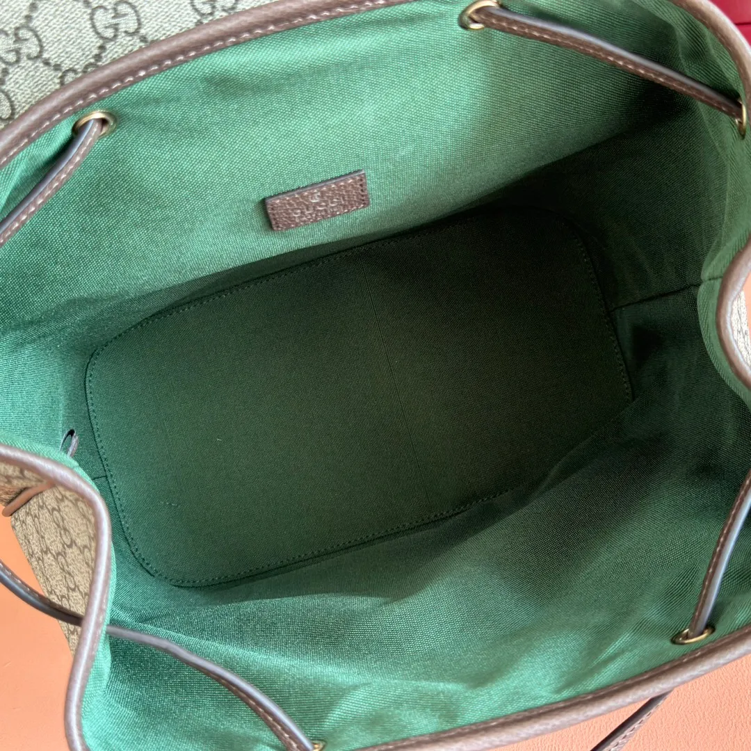 p1100. 💋💋💋 Comes with a complete set of original counter packaging [New Product] The Ophidia series dazzlingly presents novel silhouettes and functions. It is ingeniously interpreted in iconic beige and brown colors to create an innovative bag item with soft texture. Beige and dark brown coated fabric with GG monogram pattern Brown leather trim Gold-tone hardware Green cotton lining Double G Web strap External: zipped pocket Carry handle (6 cm high) Shoulder strap (36 cm high) Ref.: 836855. Dimensions: 28cm (width) x 30cm (height) x 18cm (depth) Weight: approx. 0.9kg Color: Brown/PVC. Made in Italy