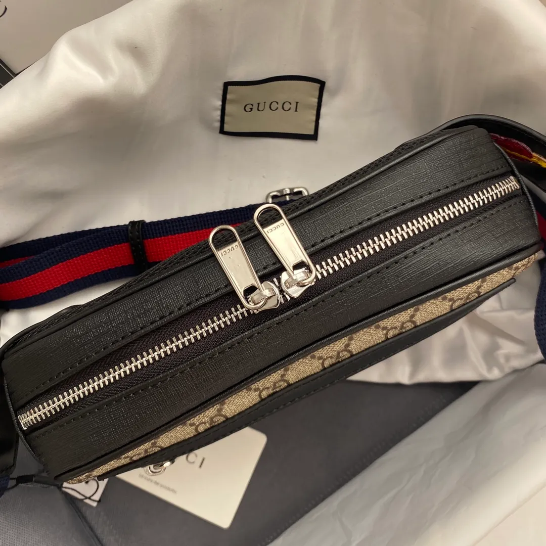Actual shot #💰240 Style number: 474293 Size: 24*14*5.5 GUCCI men’s waist bag💪Re-engraved with heavy gold pattern👍Imported counter PVC material with first-layer cowhide replica. The leather is super soft🎊Customized counter original hardware👏YKK smooth zipper🏄🏻Perfect craftsmanship