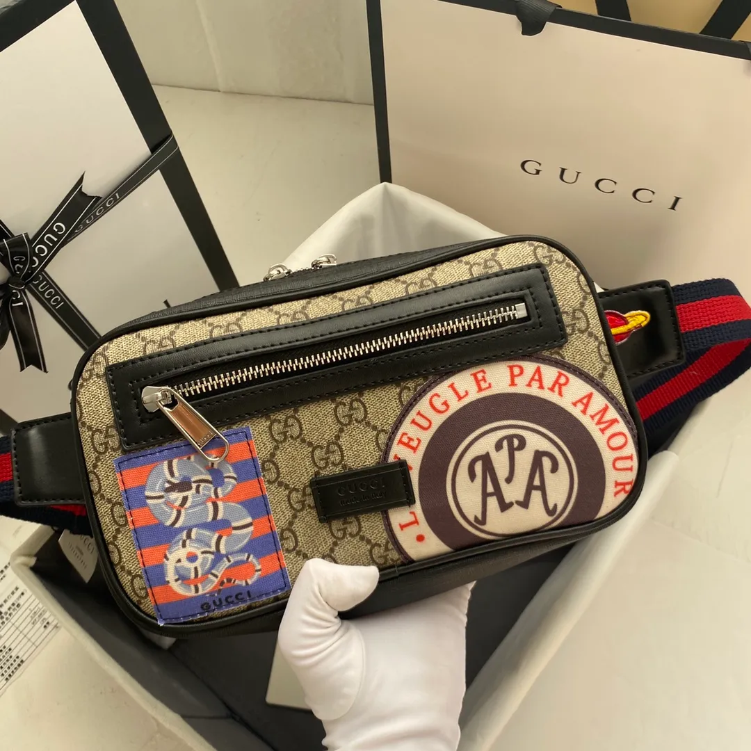 Actual shot #💰240 Style number: 474293 Size: 24*14*5.5 GUCCI men’s waist bag💪Re-engraved with heavy gold pattern👍Imported counter PVC material with first-layer cowhide replica. The leather is super soft🎊Customized counter original hardware👏YKK smooth zipper🏄🏻Perfect craftsmanship