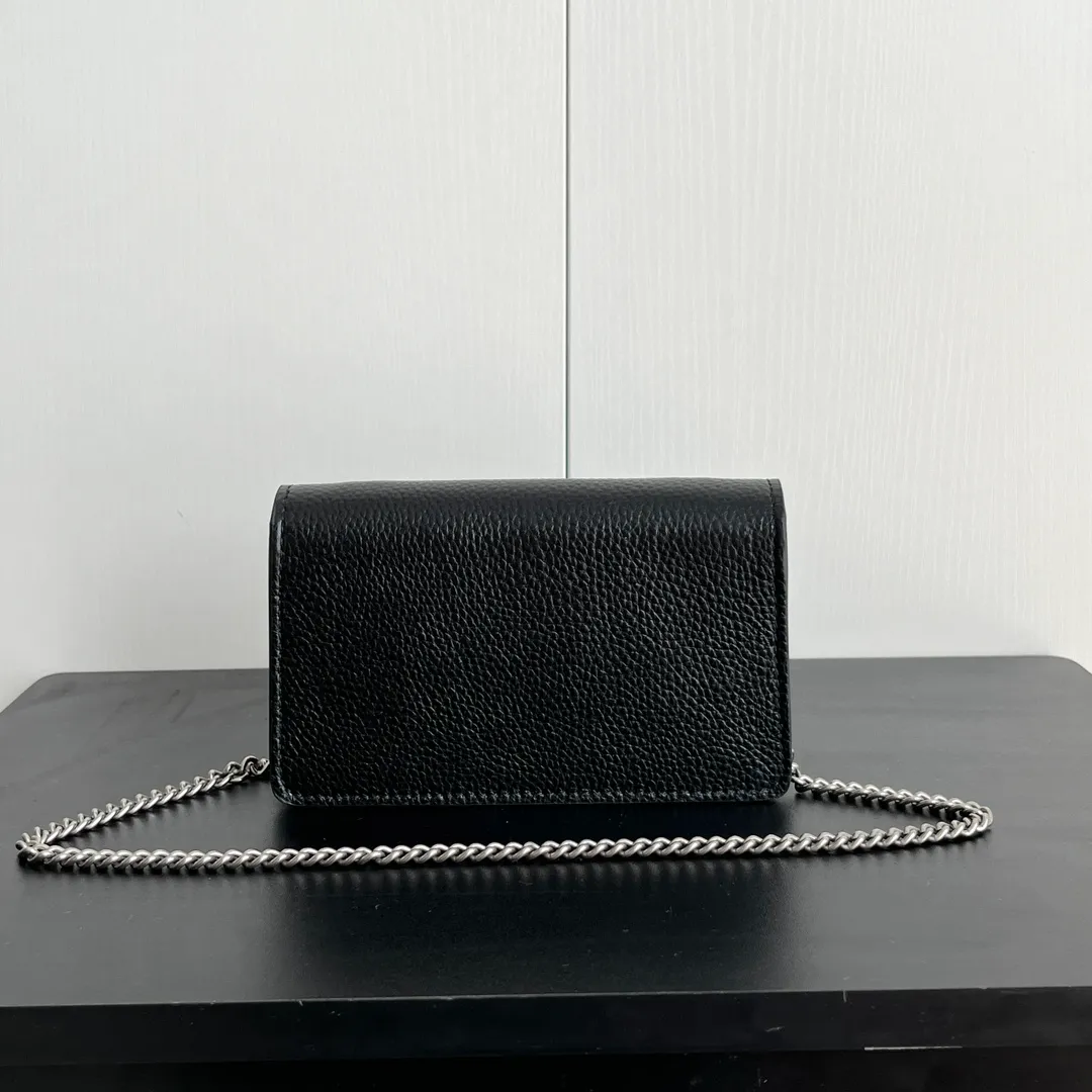 Actual shot #💰260 with box model: 476432 black leather size: 16.5x10x4.5cm 𝙂𝙪𝙘𝙘𝙞 𝘿𝙞𝙤𝙣𝙮𝙨𝙪𝙨 𝙈𝙞𝙣𝙞 16.5 Xiaogujia’s entry-level small bag is recommended. It’s not worth mentioning. It’s a classic model that can be said to be the symbol of Xiaogujia. The classic mini Dionysian buckle is paired with calfskin. This bag has a very high appearance rate. It is simply a tool for daily wear and is very popular on the street❗️